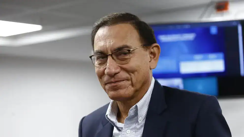 Logrado hombre con gafas en oficina, noticia de Loreto Noticias, política y actualidad en Loreto Perú.