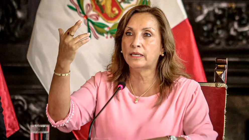 Peru, Loreto, política, mujer líder, gobernadora, Loreto Noticias, conferencia de prensa, autoridad local, declaraciones, gestión pública.