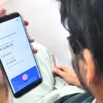 Dinero digital en dispositivo móvil, consulta en línea, aplicación bancaria, finanzas personales, gestión de inversiones, noticias económicas Loreto Noticias, actualidad económica Loreto, economía digital Loreto, banca en línea Loreto, finanzas en Loreto.
