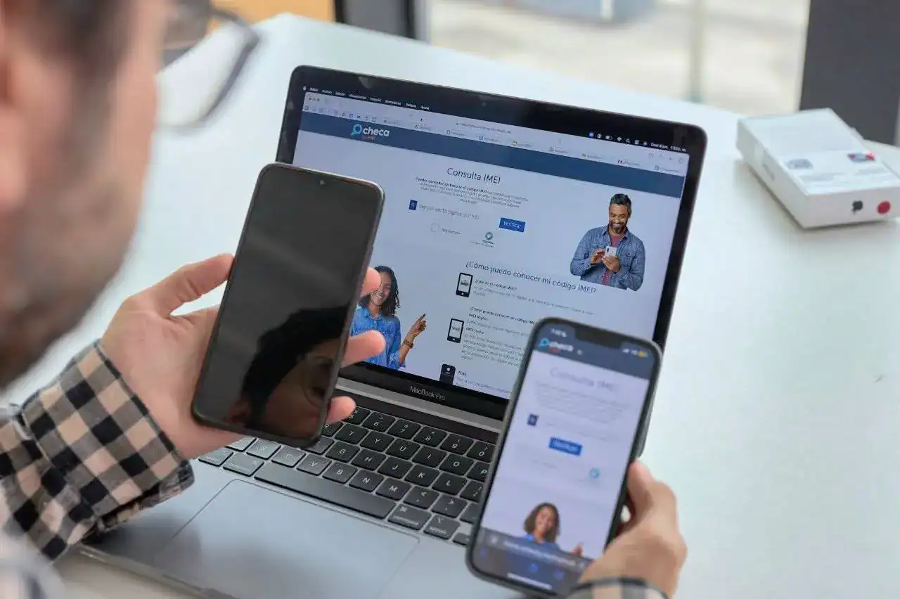 Formulario de consulta IMEI en computadora y teléfonos móviles, facilitando el acceso a servicios digitales en Loreto Noticias.